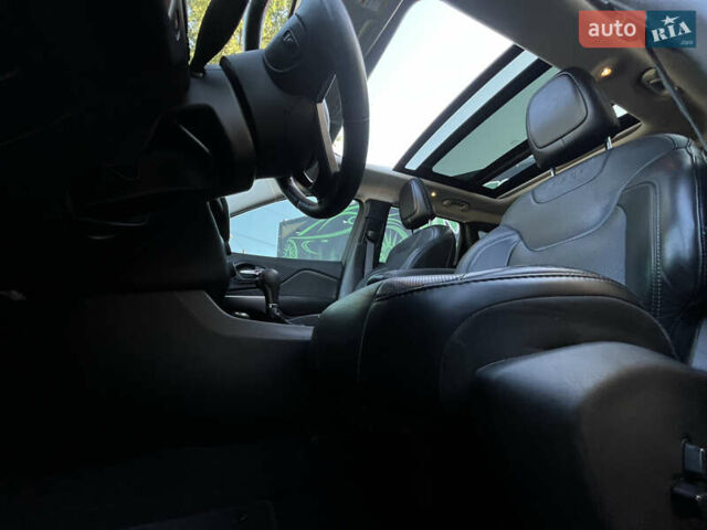 Джип Чероки 2018 в Харькове на Automoto.ua Коричневый Джип Чероки, объемом двигателя 3.24 л и пробегом 75 тыс. км за 20200 $, фото 29 на Automoto.ua