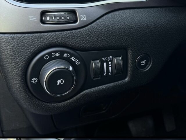 Коричневый Джип Чероки, объемом двигателя 3.2 л и пробегом 75 тыс. км за 18500 $, фото 12 на Automoto.ua