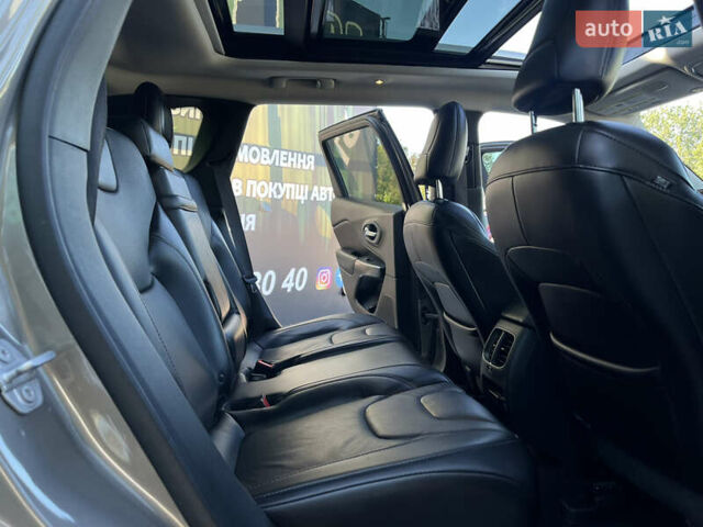 Джип Чероки 2018 в Харькове на Automoto.ua Коричневый Джип Чероки, объемом двигателя 3.24 л и пробегом 75 тыс. км за 20200 $, фото 18 на Automoto.ua