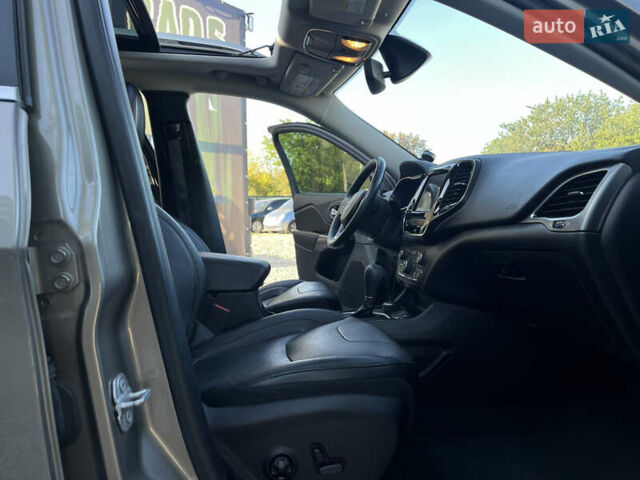 Джип Чероки 2018 в Харькове на Automoto.ua Коричневый Джип Чероки, объемом двигателя 3.24 л и пробегом 75 тыс. км за 20200 $, фото 20 на Automoto.ua