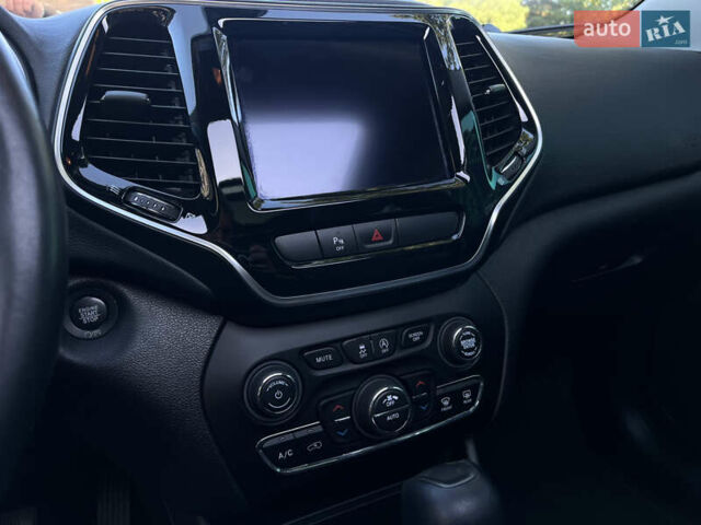 Джип Чероки 2018 в Харькове на Automoto.ua Коричневый Джип Чероки, объемом двигателя 3.24 л и пробегом 75 тыс. км за 20200 $, фото 27 на Automoto.ua