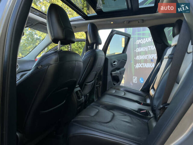 Джип Чероки 2018 в Харькове на Automoto.ua Коричневый Джип Чероки, объемом двигателя 3.24 л и пробегом 75 тыс. км за 20200 $, фото 14 на Automoto.ua
