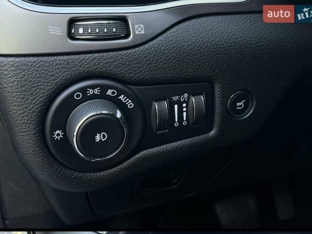 Коричневый Джип Чероки, объемом двигателя 3.24 л и пробегом 75 тыс. км за 18300 $, фото 6 на Automoto.ua