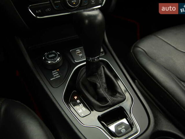 Коричневый Джип Чероки, объемом двигателя 3.24 л и пробегом 117 тыс. км за 18500 $, фото 19 на Automoto.ua