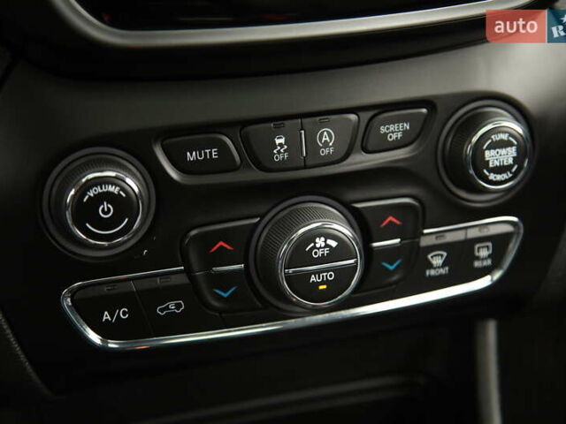 Коричневый Джип Чероки, объемом двигателя 3.24 л и пробегом 117 тыс. км за 18500 $, фото 18 на Automoto.ua