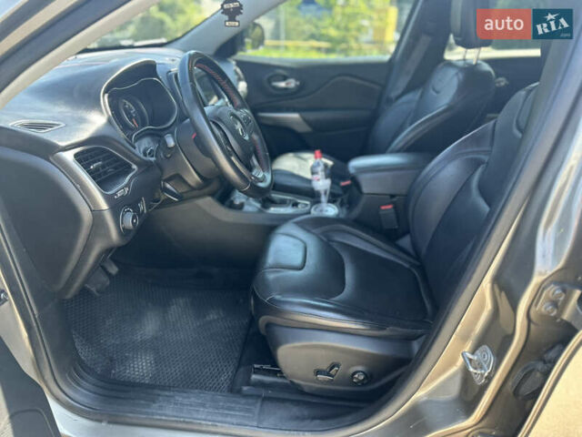 Коричневий Джип Cherokee, об'ємом двигуна 3.24 л та пробігом 90 тис. км за 16400 $, фото 7 на Automoto.ua