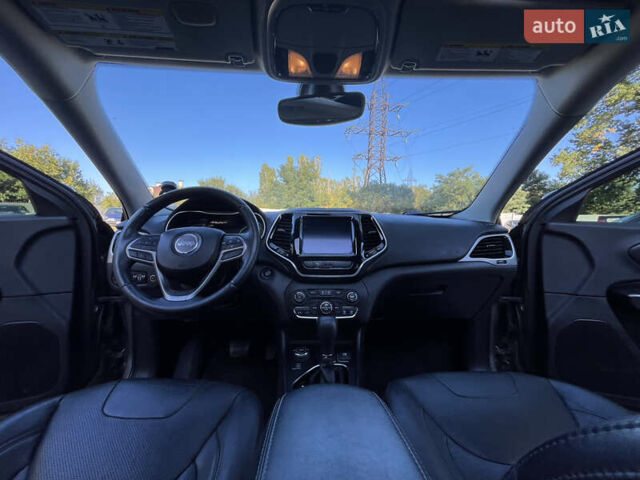 Джип Чероки 2018 в Харькове на Automoto.ua Коричневый Джип Чероки, объемом двигателя 3.24 л и пробегом 75 тыс. км за 20200 $, фото 15 на Automoto.ua