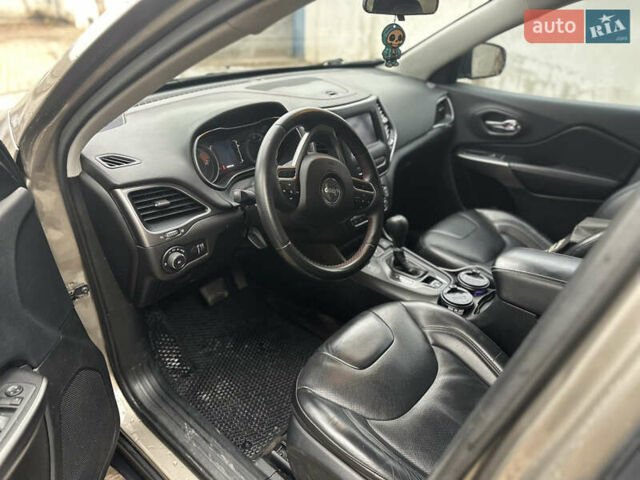 Коричневий Джип Cherokee, об'ємом двигуна 3.2 л та пробігом 87 тис. км за 16000 $, фото 7 на Automoto.ua