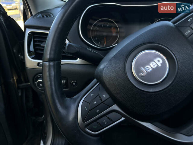 Джип Чероки 2018 в Харькове на Automoto.ua Коричневый Джип Чероки, объемом двигателя 3.24 л и пробегом 75 тыс. км за 20200 $, фото 24 на Automoto.ua