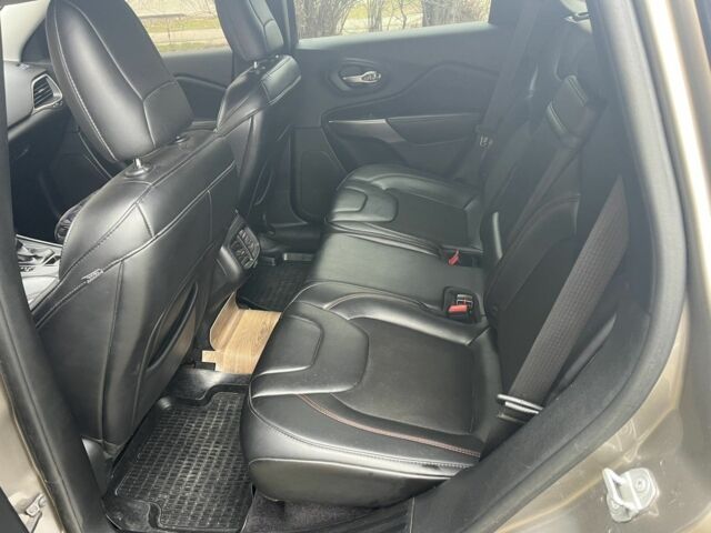 Коричневый Джип Чероки, объемом двигателя 3.2 л и пробегом 38 тыс. км за 440 $, фото 6 на Automoto.ua