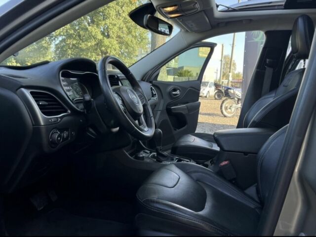 Коричневый Джип Чероки, объемом двигателя 3.2 л и пробегом 75 тыс. км за 18500 $, фото 5 на Automoto.ua