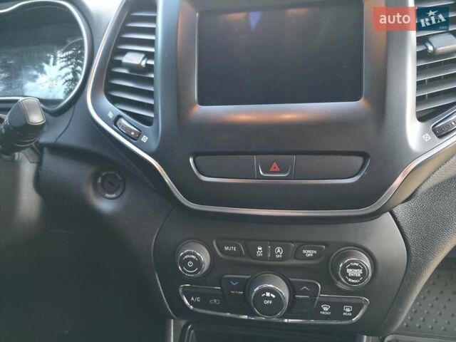 Коричневий Джип Cherokee, об'ємом двигуна 2.36 л та пробігом 166 тис. км за 14000 $, фото 15 на Automoto.ua