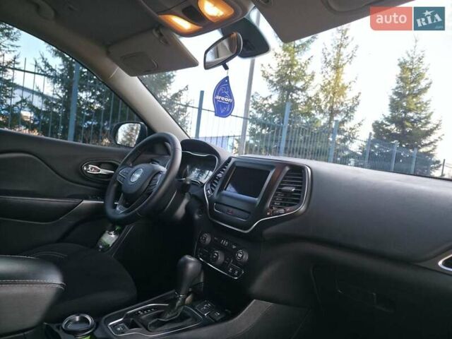 Коричневий Джип Cherokee, об'ємом двигуна 2.36 л та пробігом 166 тис. км за 14000 $, фото 22 на Automoto.ua
