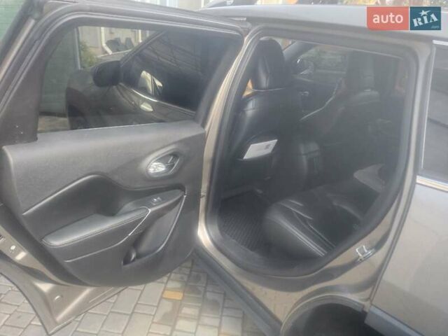 Коричневый Джип Чероки, объемом двигателя 2.36 л и пробегом 157 тыс. км за 21000 $, фото 2 на Automoto.ua