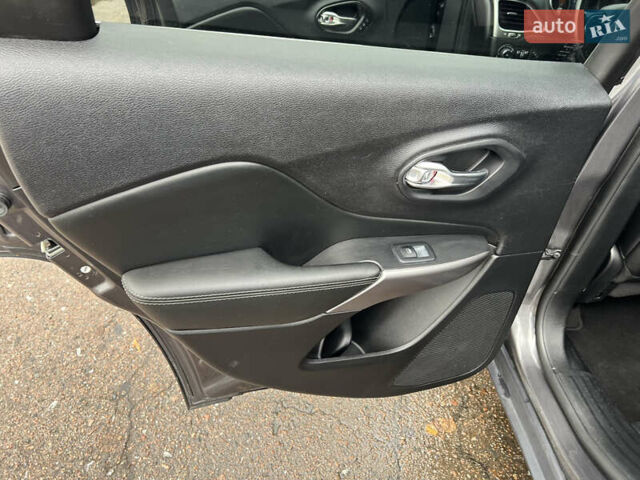 Коричневий Джип Cherokee, об'ємом двигуна 2.4 л та пробігом 168 тис. км за 15500 $, фото 20 на Automoto.ua