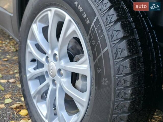 Коричневий Джип Cherokee, об'ємом двигуна 2.36 л та пробігом 166 тис. км за 14000 $, фото 13 на Automoto.ua