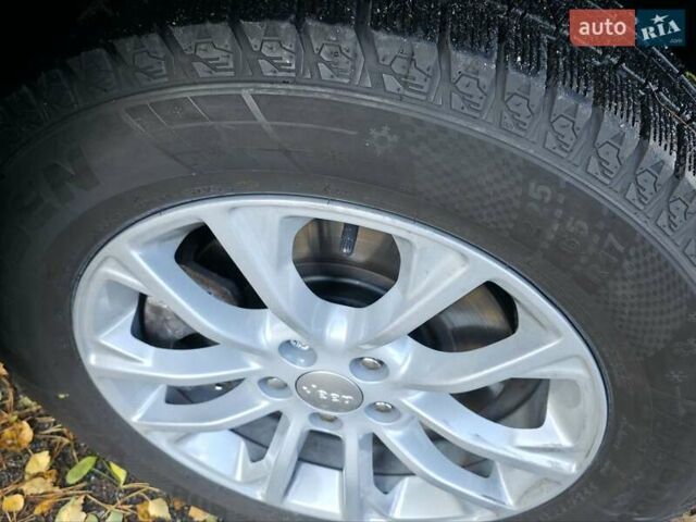 Коричневий Джип Cherokee, об'ємом двигуна 2.36 л та пробігом 166 тис. км за 14000 $, фото 10 на Automoto.ua