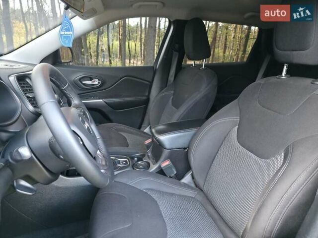 Коричневий Джип Cherokee, об'ємом двигуна 2.36 л та пробігом 166 тис. км за 14000 $, фото 27 на Automoto.ua