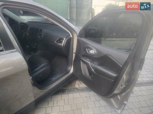 Коричневый Джип Чероки, объемом двигателя 2.36 л и пробегом 157 тыс. км за 21000 $, фото 10 на Automoto.ua