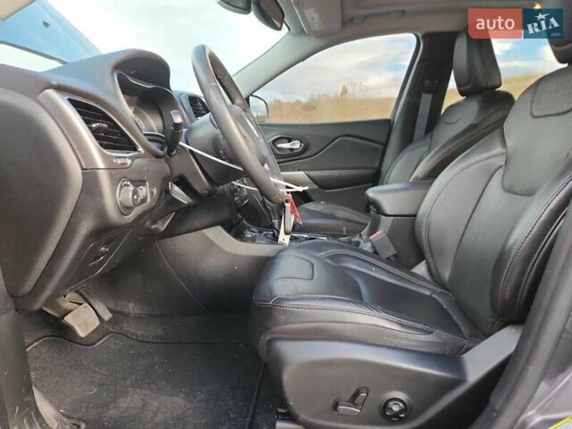 Коричневий Джип Cherokee, об'ємом двигуна 3.24 л та пробігом 56 тис. км за 3800 $, фото 6 на Automoto.ua