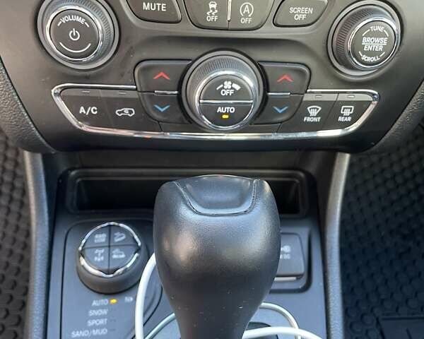 Коричневий Джип Cherokee, об'ємом двигуна 3.24 л та пробігом 29 тис. км за 22700 $, фото 25 на Automoto.ua