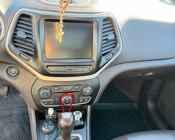 Красный Джип Чероки, объемом двигателя 3.24 л и пробегом 189 тыс. км за 14000 $, фото 18 на Automoto.ua