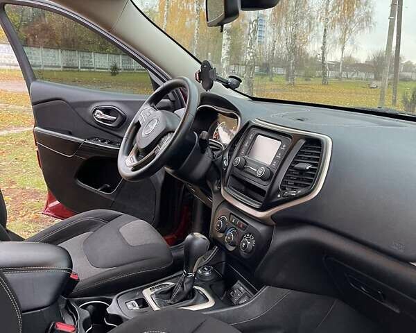 Красный Джип Чероки, объемом двигателя 2.36 л и пробегом 230 тыс. км за 11000 $, фото 9 на Automoto.ua