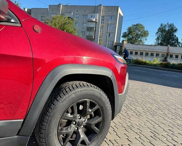 Красный Джип Чероки, объемом двигателя 3.24 л и пробегом 189 тыс. км за 14000 $, фото 3 на Automoto.ua