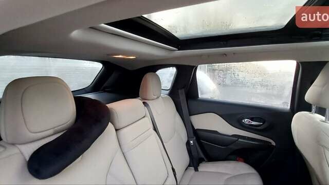 Джип Чероки 2014 в Одессе на Automoto.ua Красный Джип Чероки, объемом двигателя 2.4 л и пробегом 211 тыс. км за 13200 $, фото 14 на Automoto.ua