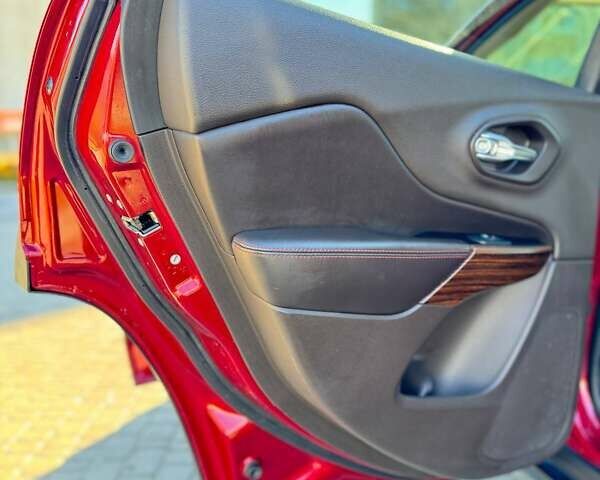 Красный Джип Чероки, объемом двигателя 3.24 л и пробегом 189 тыс. км за 14000 $, фото 31 на Automoto.ua