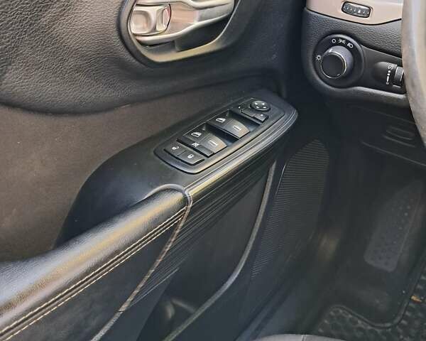 Червоний Джип Cherokee, об'ємом двигуна 2.36 л та пробігом 124 тис. км за 11600 $, фото 20 на Automoto.ua