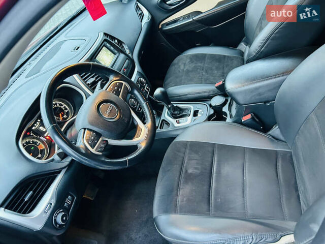 Красный Джип Чероки, объемом двигателя 2.4 л и пробегом 150 тыс. км за 12500 $, фото 11 на Automoto.ua