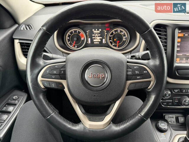 Червоний Джип Cherokee, об'ємом двигуна 3.2 л та пробігом 151 тис. км за 16555 $, фото 51 на Automoto.ua