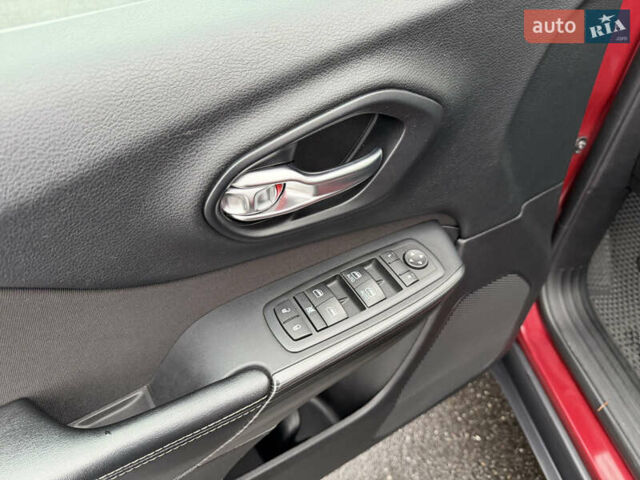 Червоний Джип Cherokee, об'ємом двигуна 3.2 л та пробігом 151 тис. км за 16555 $, фото 39 на Automoto.ua