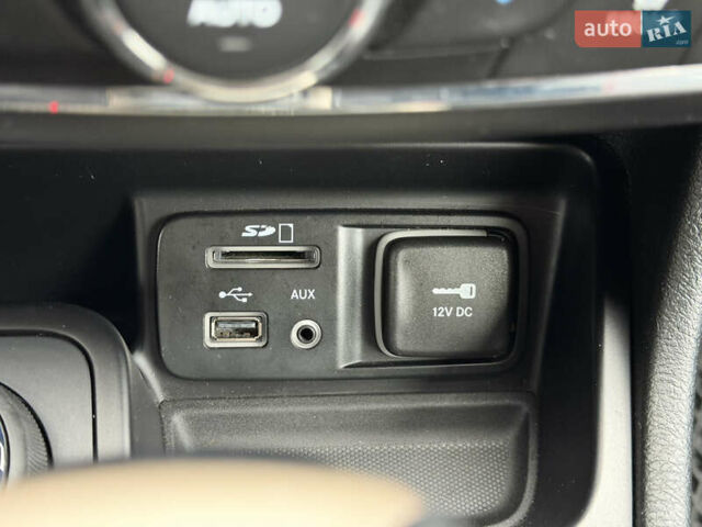 Червоний Джип Cherokee, об'ємом двигуна 3.2 л та пробігом 151 тис. км за 16555 $, фото 55 на Automoto.ua