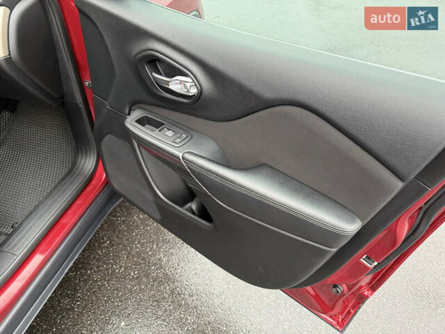 Червоний Джип Cherokee, об'ємом двигуна 3.2 л та пробігом 151 тис. км за 16555 $, фото 77 на Automoto.ua