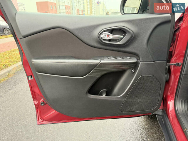 Червоний Джип Cherokee, об'ємом двигуна 3.2 л та пробігом 151 тис. км за 16555 $, фото 36 на Automoto.ua