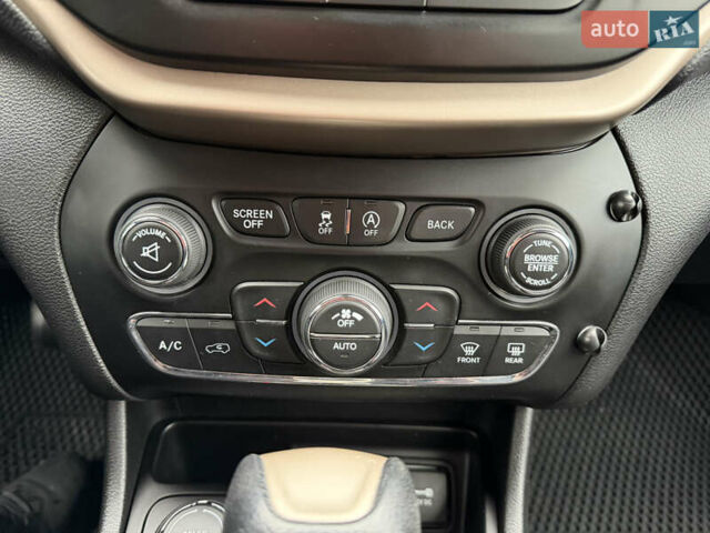 Червоний Джип Cherokee, об'ємом двигуна 3.2 л та пробігом 151 тис. км за 16555 $, фото 46 на Automoto.ua