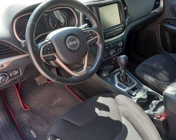 Червоний Джип Cherokee, об'ємом двигуна 2.36 л та пробігом 250 тис. км за 13000 $, фото 4 на Automoto.ua