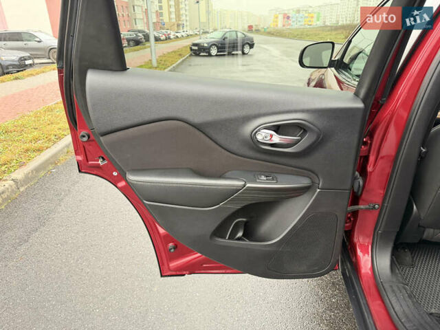 Червоний Джип Cherokee, об'ємом двигуна 3.2 л та пробігом 151 тис. км за 16555 $, фото 70 на Automoto.ua