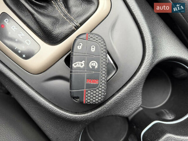 Червоний Джип Cherokee, об'ємом двигуна 3.2 л та пробігом 151 тис. км за 16555 $, фото 57 на Automoto.ua