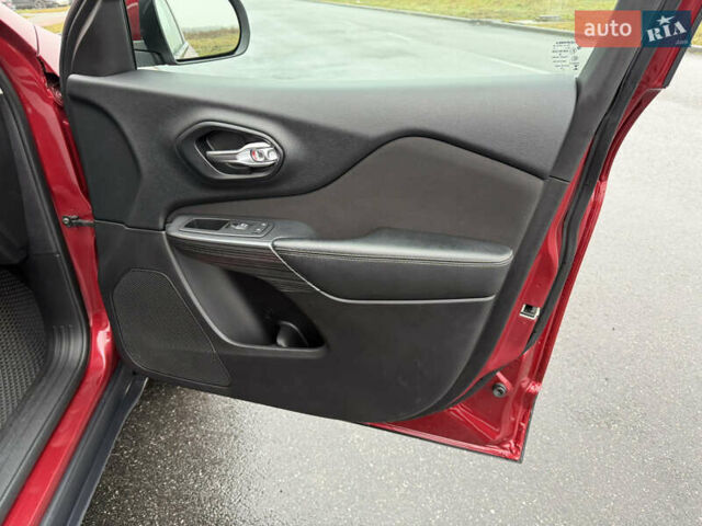 Червоний Джип Cherokee, об'ємом двигуна 3.2 л та пробігом 151 тис. км за 16555 $, фото 78 на Automoto.ua