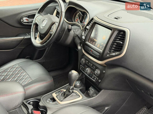 Червоний Джип Cherokee, об'ємом двигуна 3.2 л та пробігом 151 тис. км за 16555 $, фото 81 на Automoto.ua