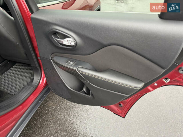 Червоний Джип Cherokee, об'ємом двигуна 3.2 л та пробігом 151 тис. км за 16555 $, фото 73 на Automoto.ua