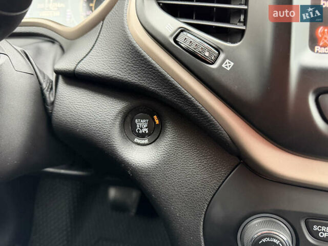 Червоний Джип Cherokee, об'ємом двигуна 3.2 л та пробігом 151 тис. км за 16555 $, фото 53 на Automoto.ua