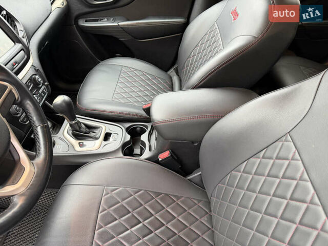 Червоний Джип Cherokee, об'ємом двигуна 3.2 л та пробігом 151 тис. км за 16555 $, фото 45 на Automoto.ua