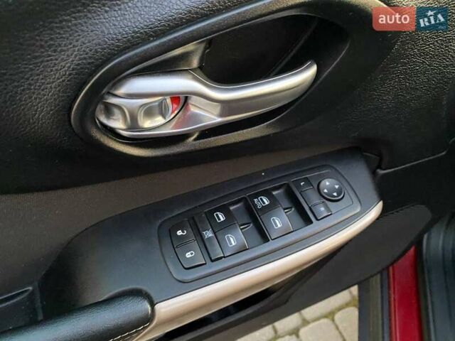 Джип Чероки 2016 в Львове на Automoto.ua Красный Джип Чероки, объемом двигателя 2.36 л и пробегом 106 тыс. км за 12600 $, фото 11 на Automoto.ua