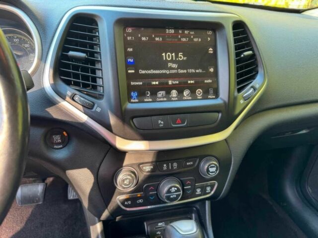 Червоний Джип Cherokee, об'ємом двигуна 3.2 л та пробігом 75 тис. км за 12600 $, фото 13 на Automoto.ua