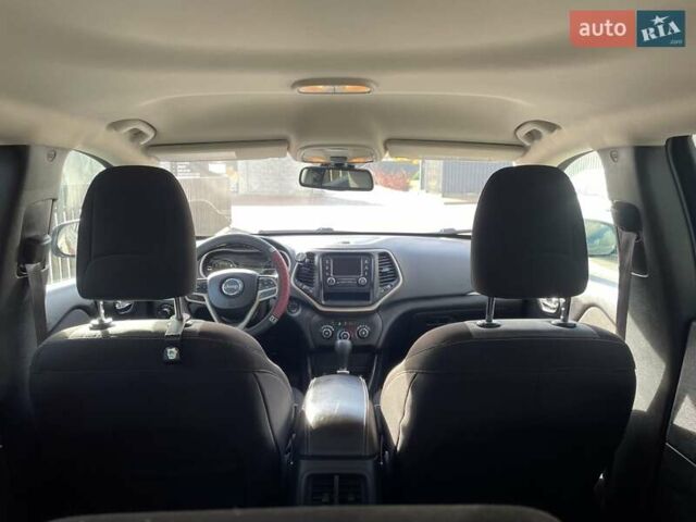 Красный Джип Чероки, объемом двигателя 2.36 л и пробегом 106 тыс. км за 12500 $, фото 13 на Automoto.ua