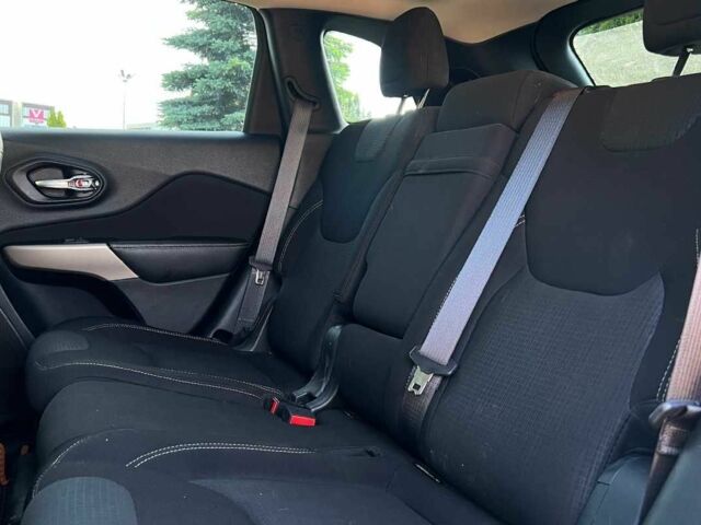 Красный Джип Чероки, объемом двигателя 2.4 л и пробегом 160 тыс. км за 12999 $, фото 10 на Automoto.ua